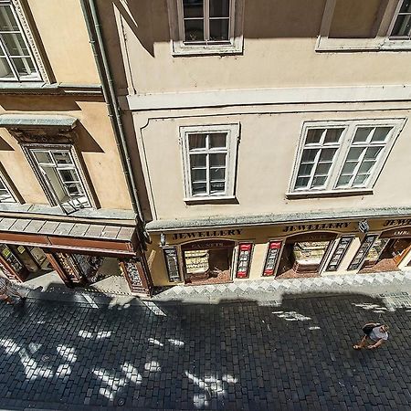 Newly Renovated 1-Bed Apartment At Charles Bridge Prague Exterior photo