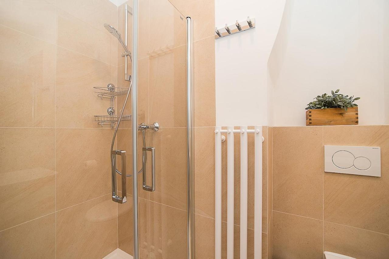 Newly Renovated 1-Bed Apartment At Charles Bridge Prague Exterior photo